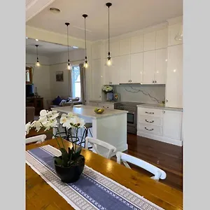 https://ashbrooke-cottage.queenslandhotels.net